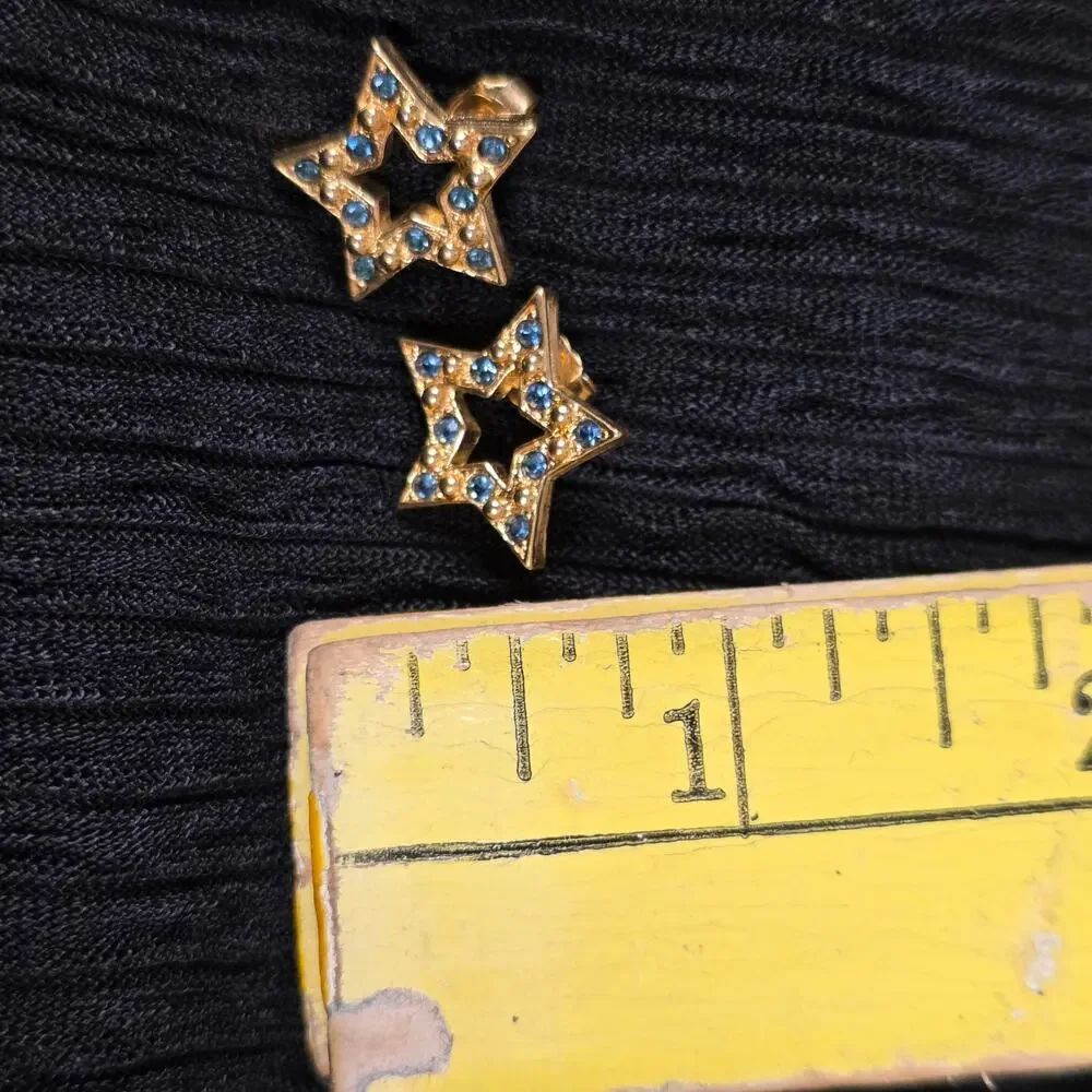Vintage Avon Sparkle Star Earrings Blue Rhinestone Gold Tone Studs 90s - Picture 2 of 4